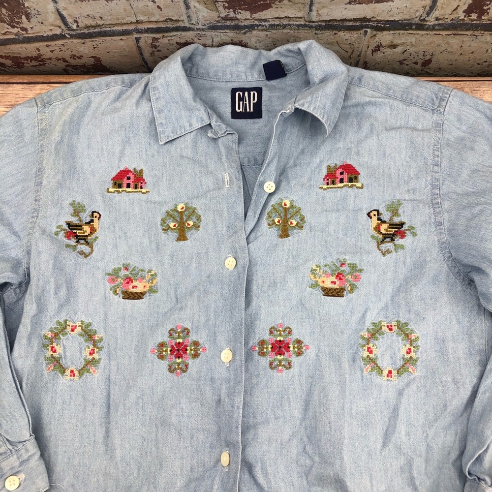 GAP Cross-stitch Button-up - Picture 3 of 4